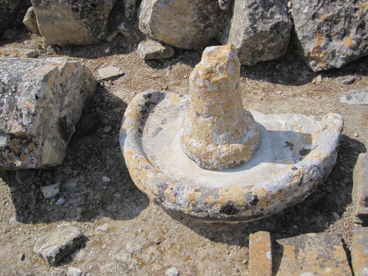 Crete-Old-Mortar-and-Pestel.jpg